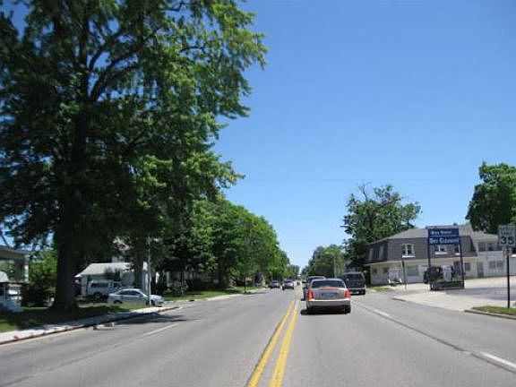 5th image of 1335 Lapeer Ave