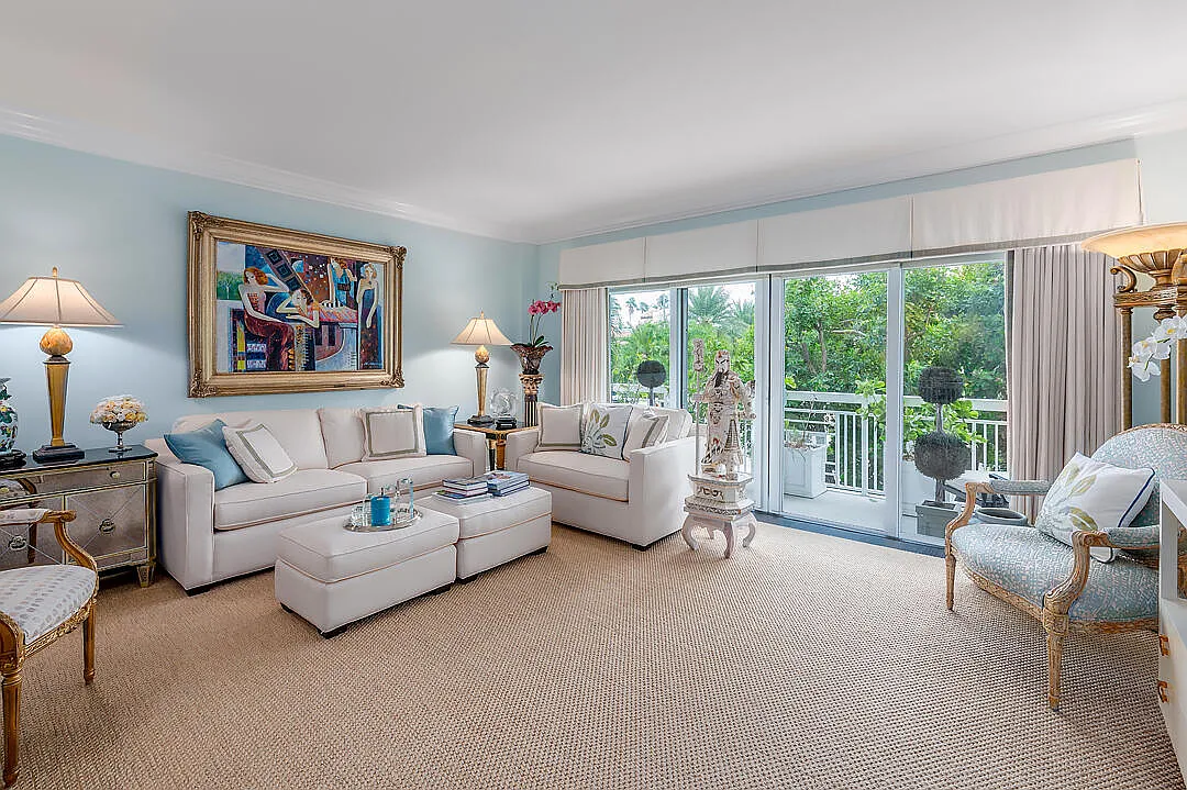 1 bed, 1.0 bath, 871 sqft, $10,000 — Photo 2