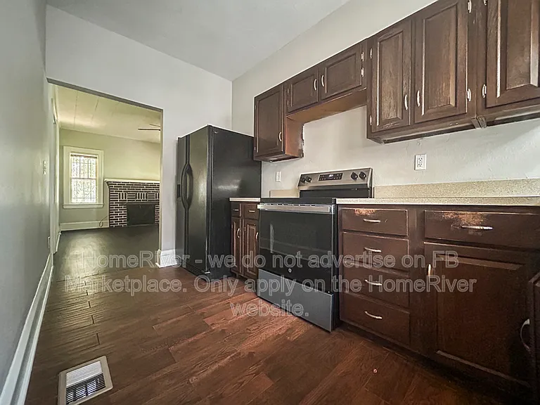 811 Broxton St — Photo 5