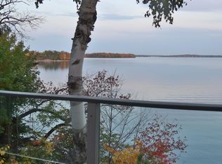 19700 Lakeview Ave, Excelsior, MN 55331