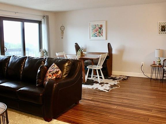 2nd image of 12 Chancery Ct APT 304