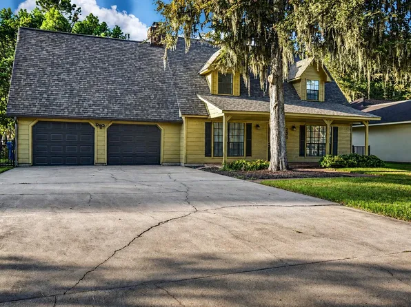 235 S Amherst Dr, West Columbia, TX 77486
