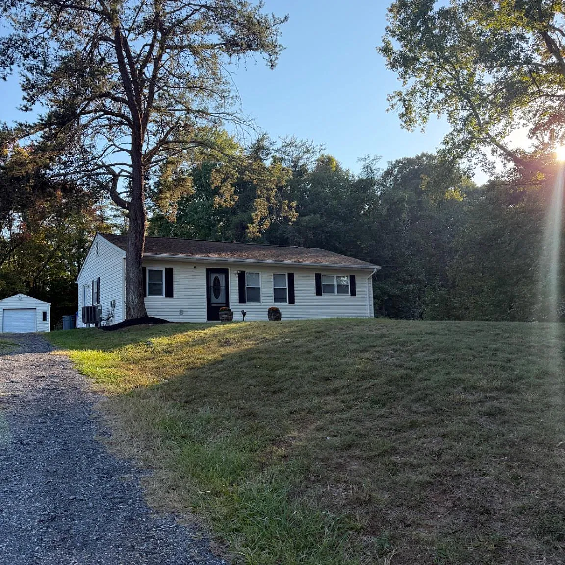 2 bed, 1.0 bath, 750 sqft, $2,100 — Photo 2