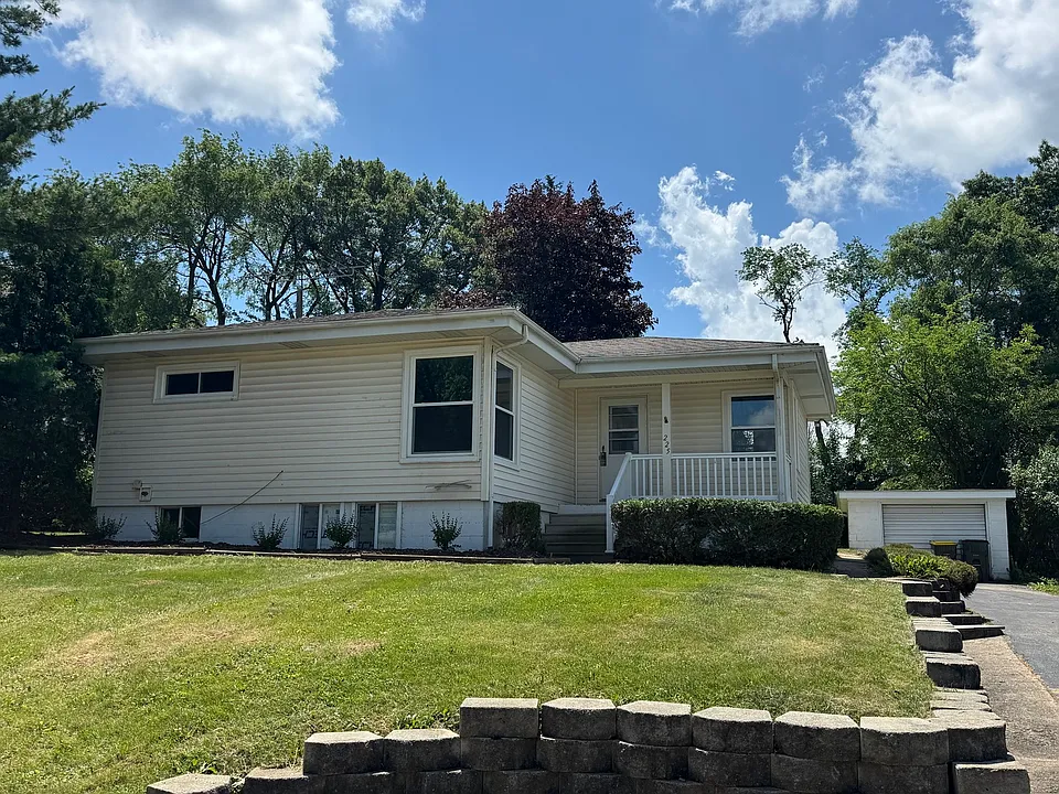 225 Panama Ave