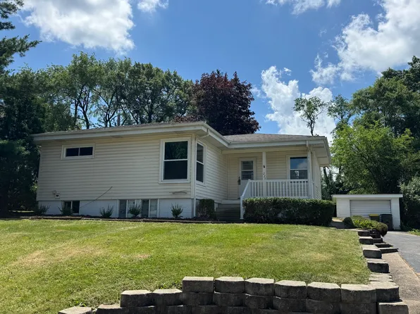 225 Panama Ave, Hampshire, IL 60140