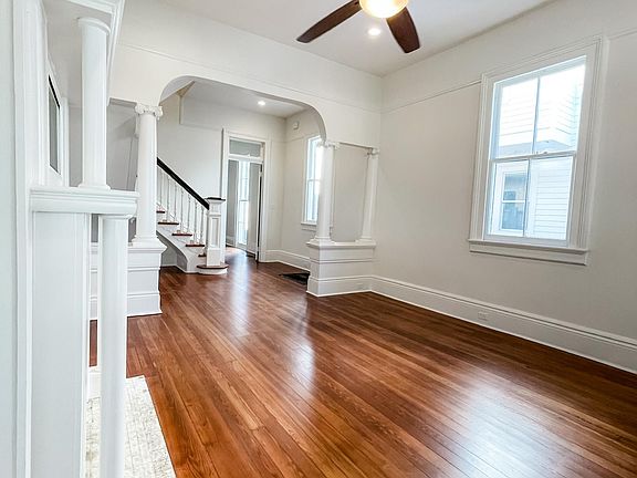 3rd image of 118 Sherwood Forest Dr