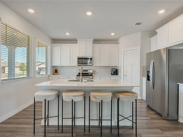 714 Granger Ln — Photo 4