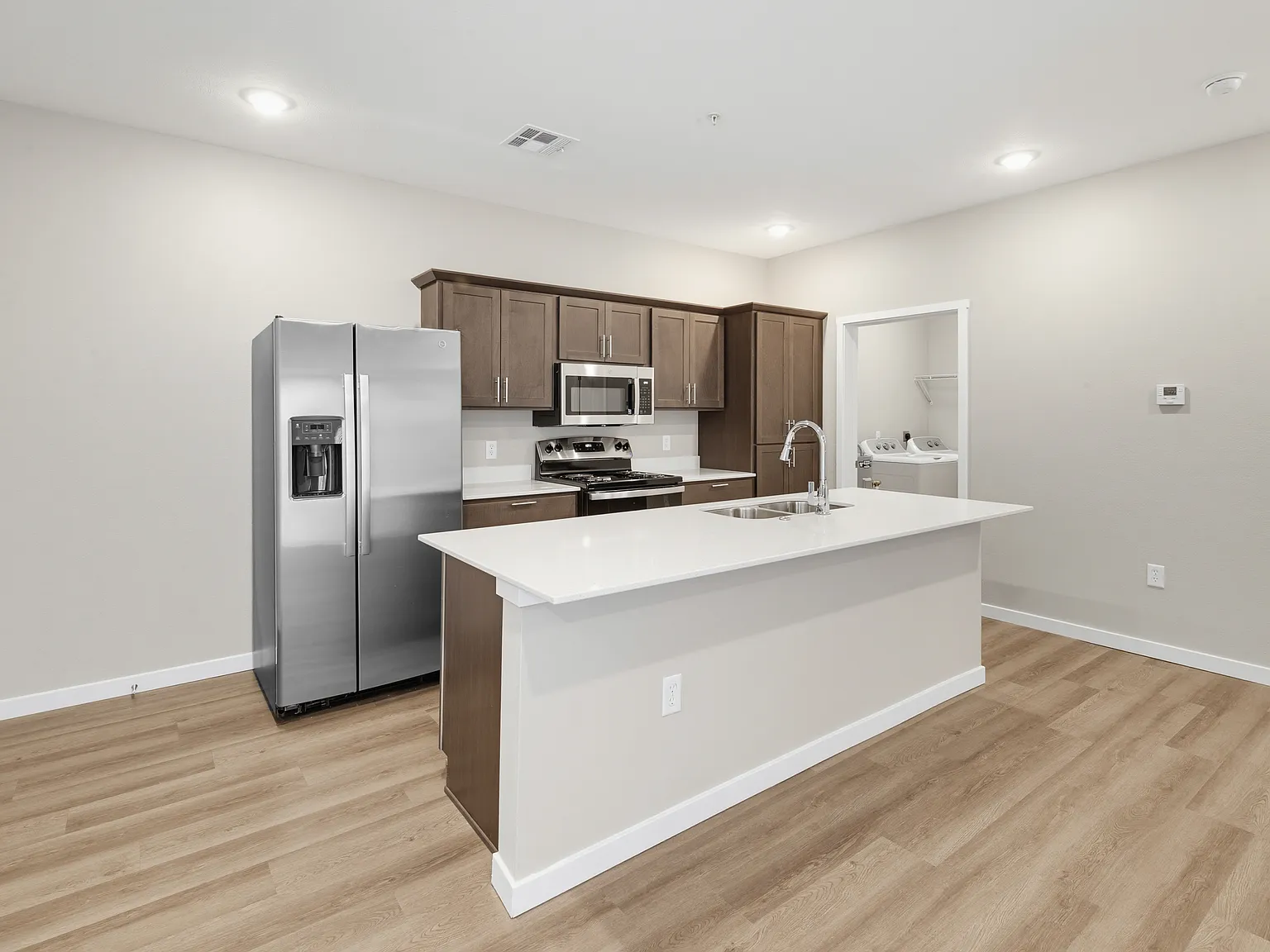 1 bed, 738 sqft, $1,375 — Photo 4