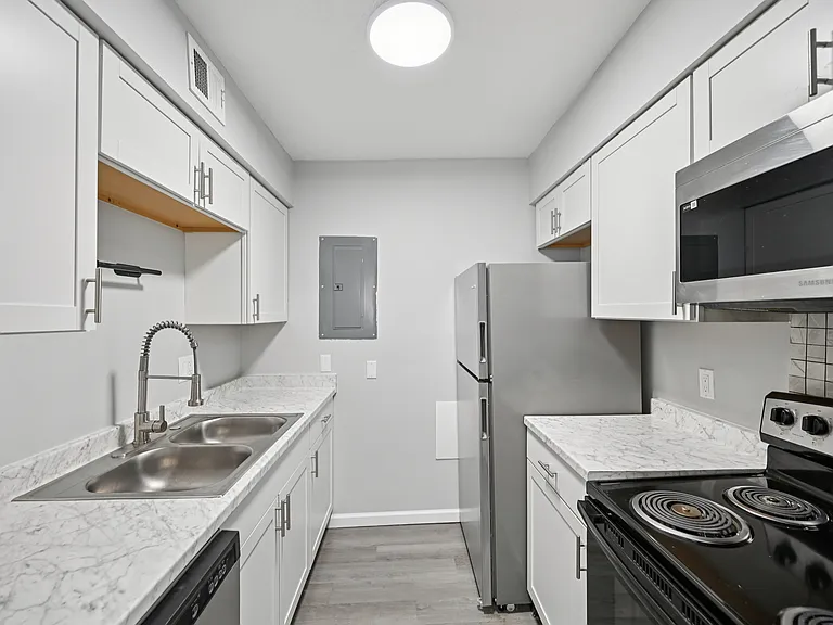 Virginia Creek Apartments — Photo 6