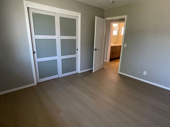 4th image of 1055 Manchester Dr APT 1