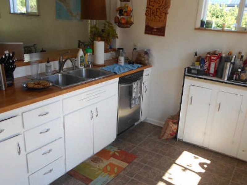 2nd image of 1120 Verbena St