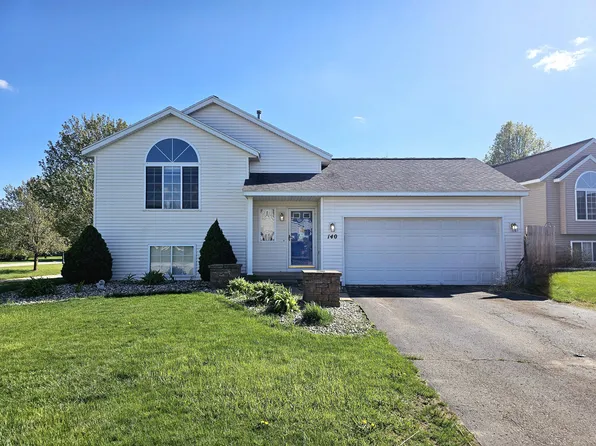 140 Waxwing Ct, Cedar Springs, MI 49319