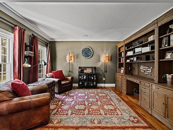 4th image of 150 Bradley Ln