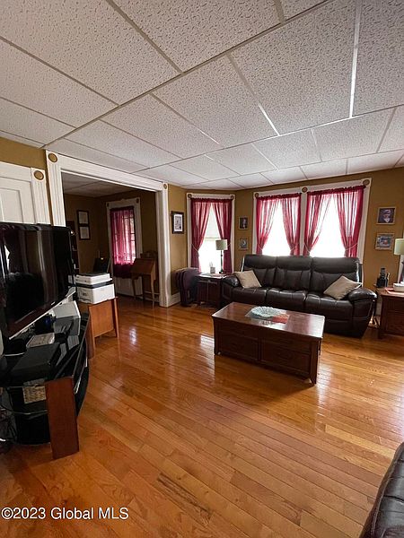 5th image of 3357 6th Avenue