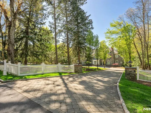 268 Woodside Ave, Franklin Lakes, NJ 07417