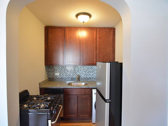 3rd image of 550 W Arlington Pl APT 807