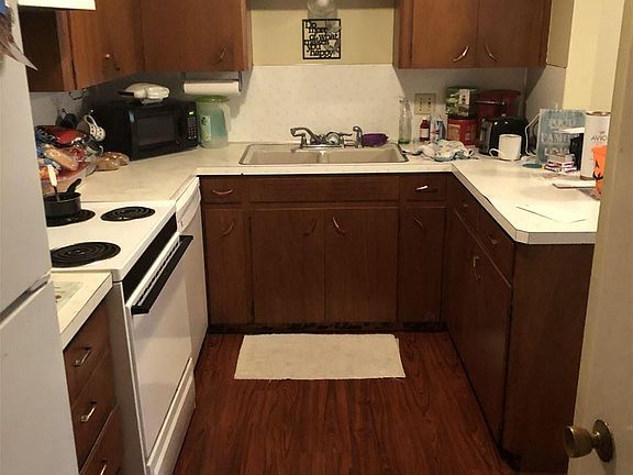 3rd image of 10 & 12 Cynthia Cir