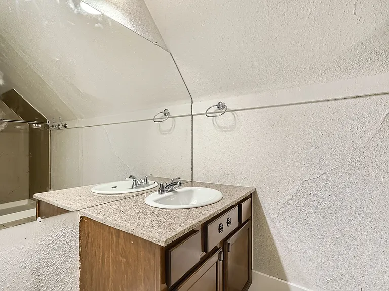 1381 Knox Ct — Photo 18