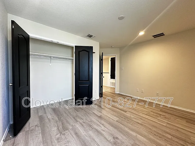 2606 Bluff Xing — Photo 34