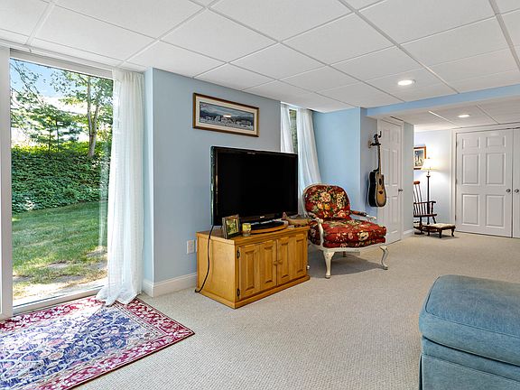 3rd image of 111 Westwind Circle