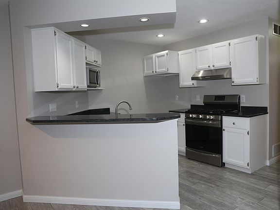 3rd image of 4054 Saint Andrews Ct