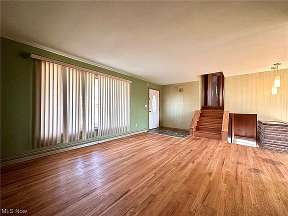 3rd image of 1845 Carnegie Ave
