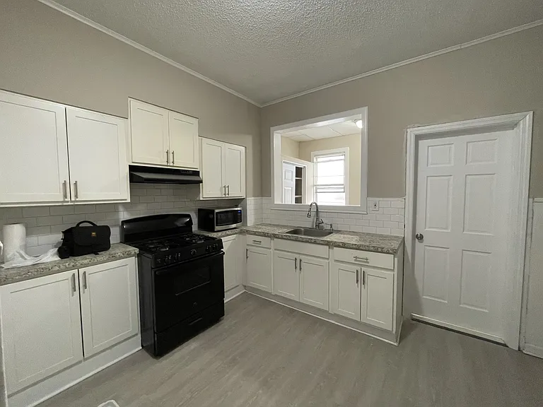 31 Searing Ave #1 — Photo 3