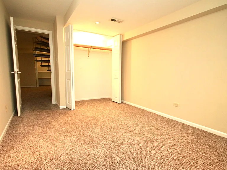 2219 N Clifton Ave #1W — Photo 15