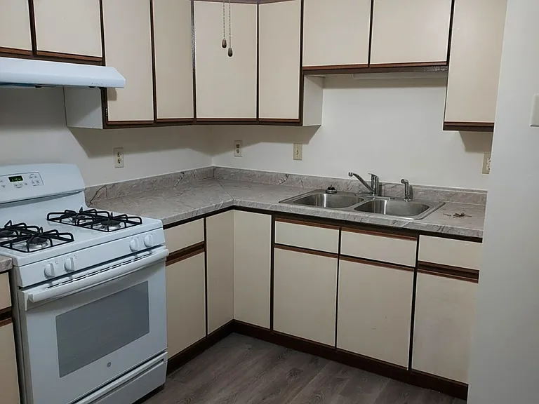 717 Milwaukee Ave #9 — Photo 2