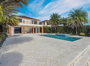 8900 NW 160th Ter, Miami Lakes, FL 33018