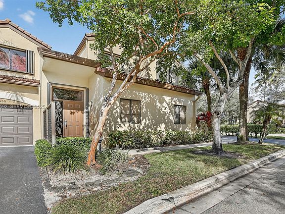 2nd image of 10553 NW 10th Ct #D-140