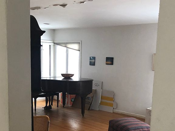 4th image of 626 Skokie Ln S