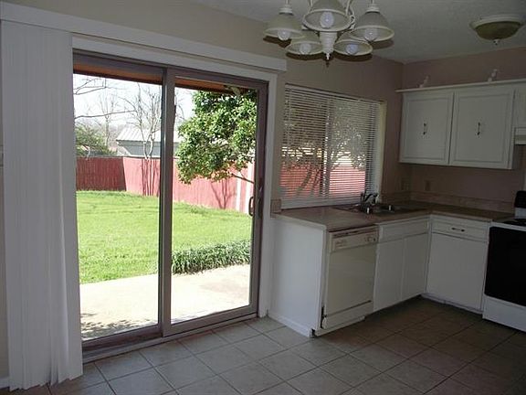 5th image of 429 Cloverdale Ln