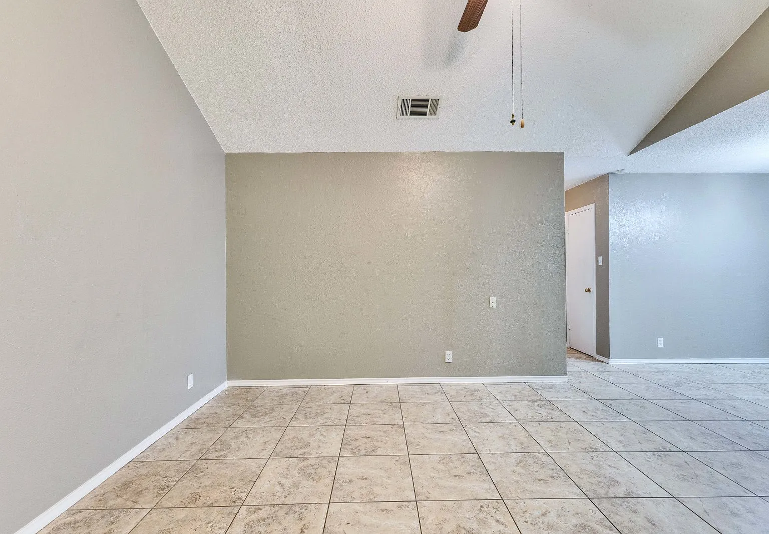 2 bed, 1.0 bath, 1033 sqft, $1,350 — Photo 4