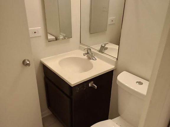 5th image of 2319 E 70th Pl #205