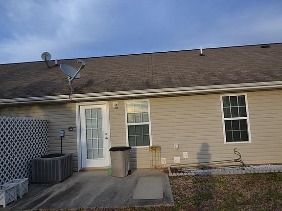 3rd image of 25 Brittany Ct