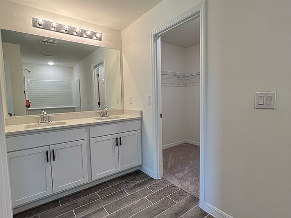 4th image of 4129 NE 20th Pl