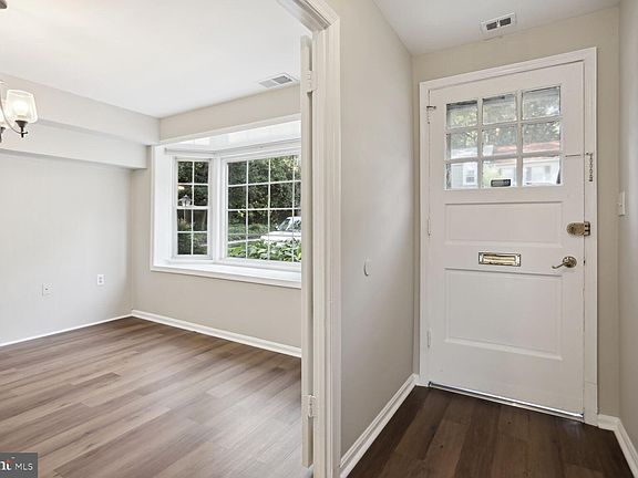 5th image of 724 Azalea Dr #10