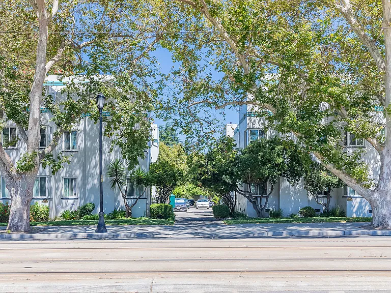 The Maxwell Apartments — Photo 13