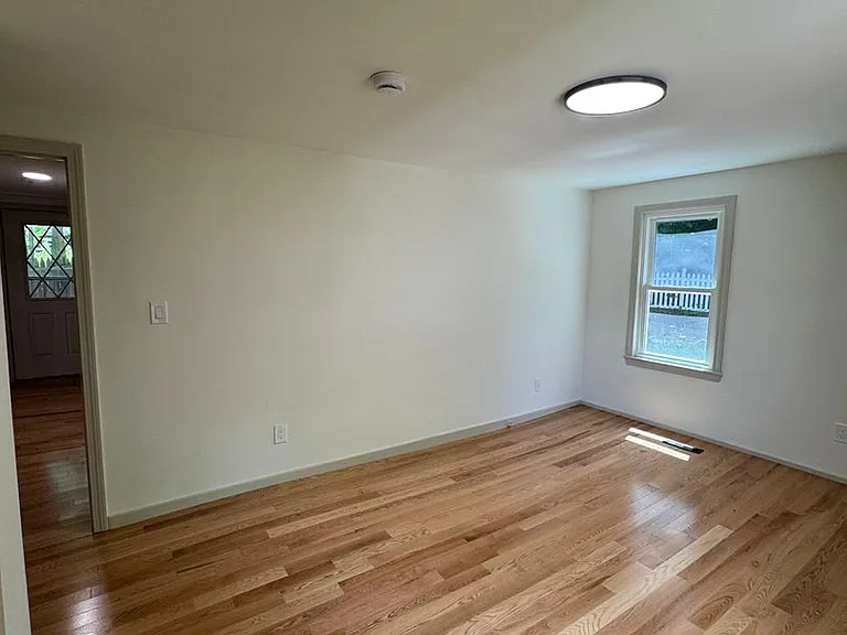 51 Summit St — Photo 18