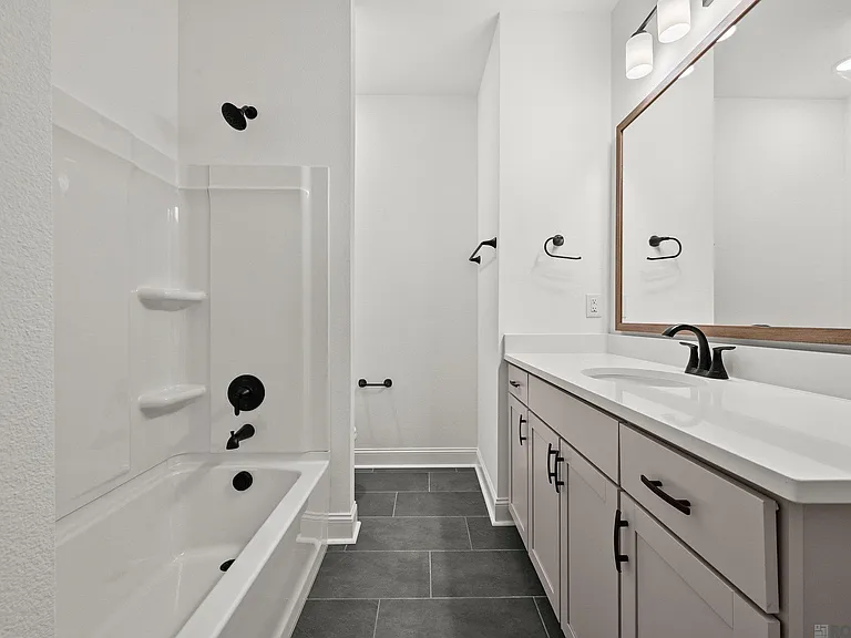 38405 Parliament Dr — Photo 16