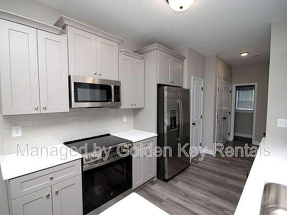 5th image of 302 E 3rd St