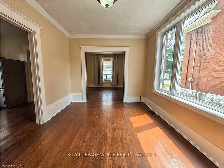 408 Wellington St N #2 — Photo 6