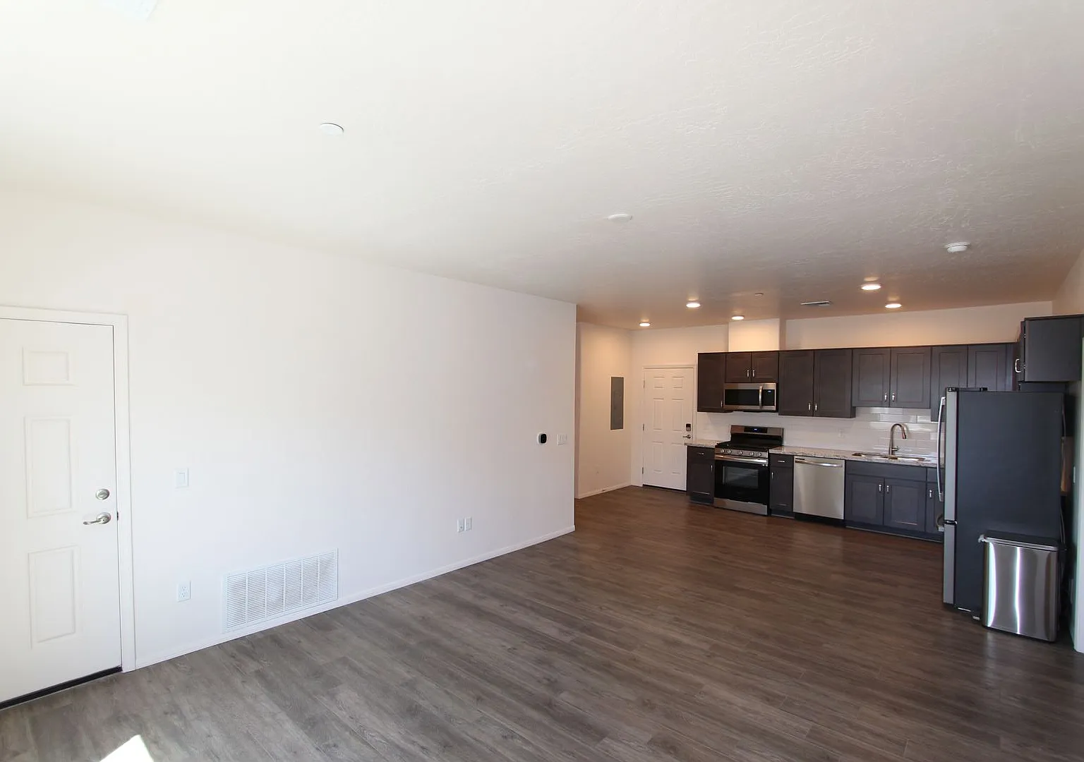 Luxury 2-Bedroom Condo | Miramonte at Ponderosa Parkway — Photo 4