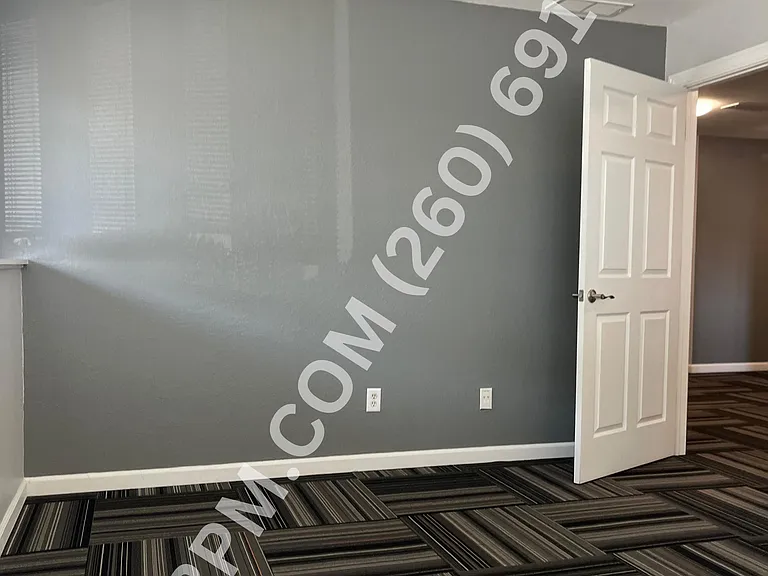 4915 Illinois Rd — Photo 8