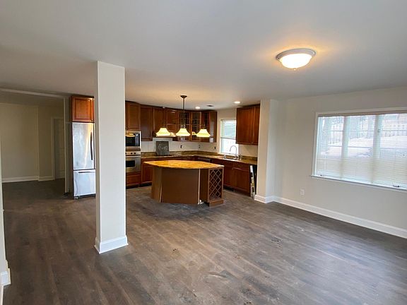 3rd image of 87 Grand St Unit A