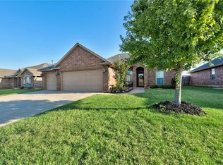 1905 NE 32nd St, Moore, OK 73160