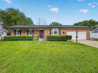 542 Woodview Dr, Sun Prairie, WI 53590