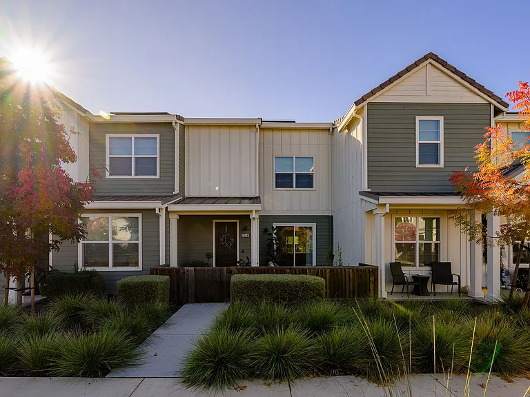 1304 Bloom Ln — Photo 47