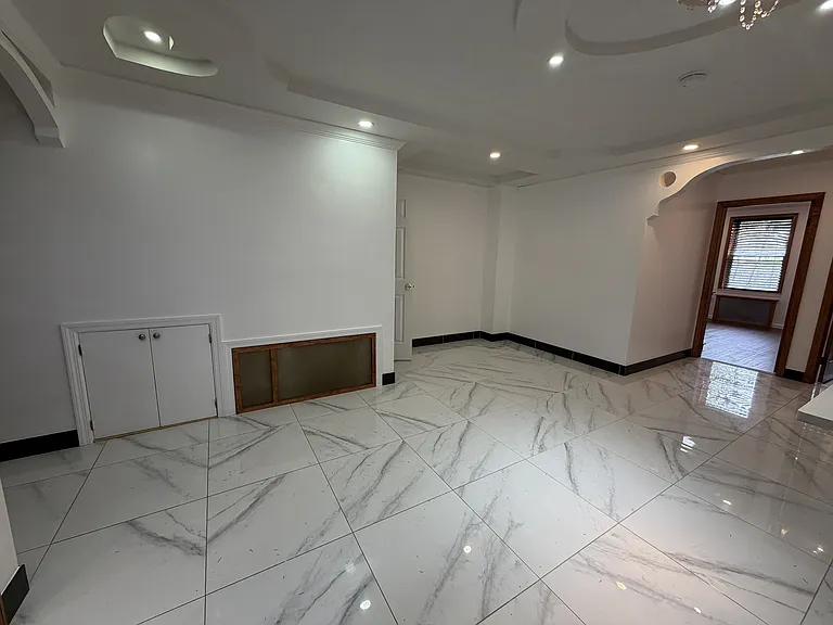 1318 Mace Ave #1 — Photo 4